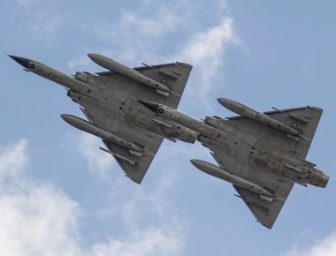 Βίντεο: Πετώντας το Mirage 2000 στα όρια και πέρα από αυτά…